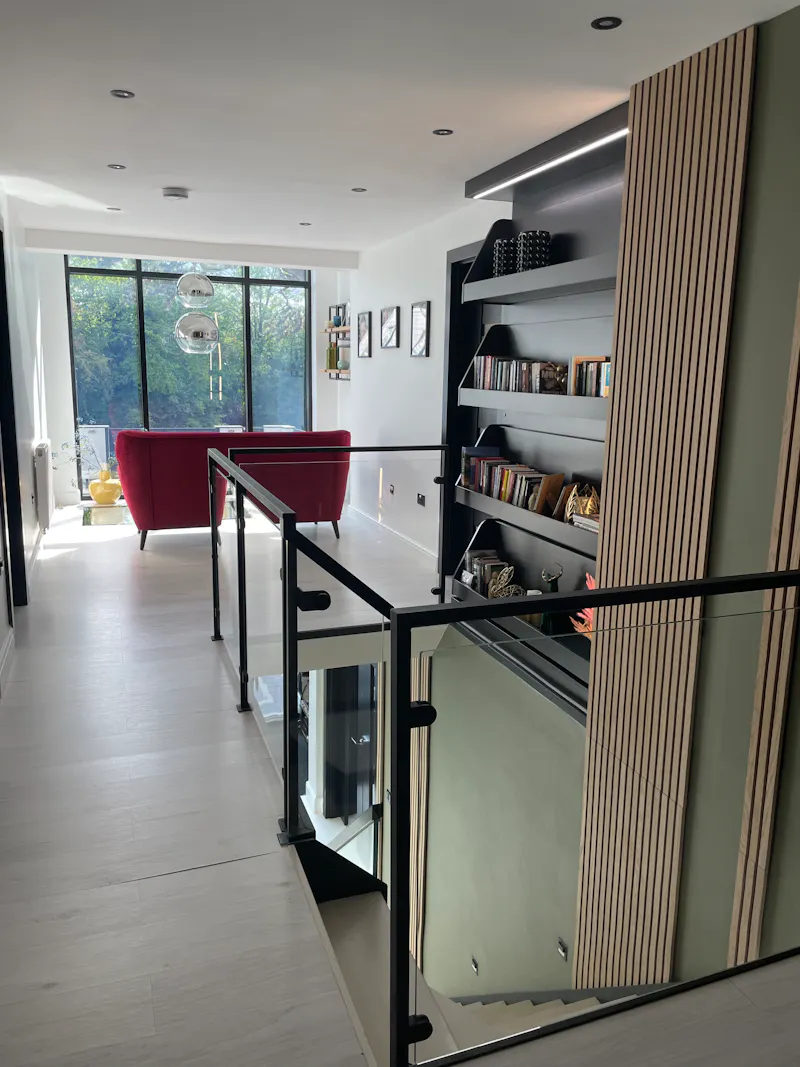 Landing at Modern Millbrook house, K471 (photo 21)