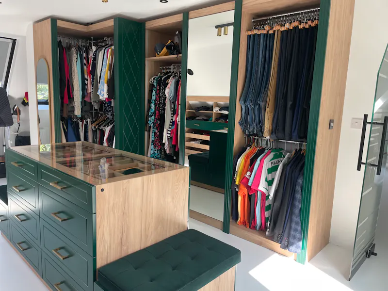 Changing rooms at Modern Millbrook house, K471 (photo 32)
