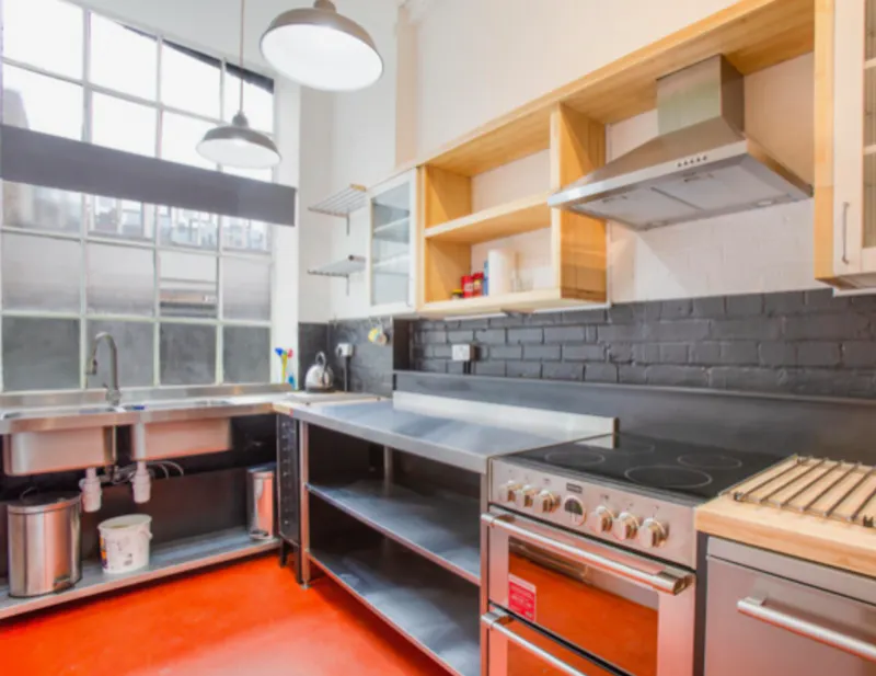 Working artist's studio in Hoxton., F664 (photo 12)