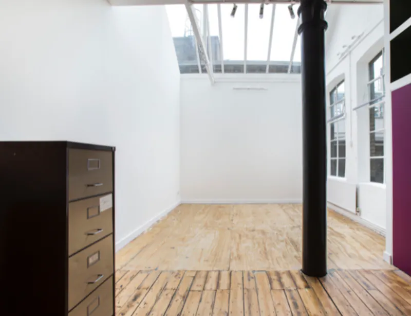 Working artist's studio in Hoxton., F664 (photo 7)