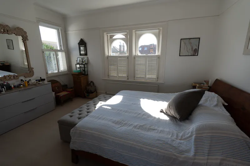 Bedroom at Kingston Upon Thames house, B1753 (photo 30)