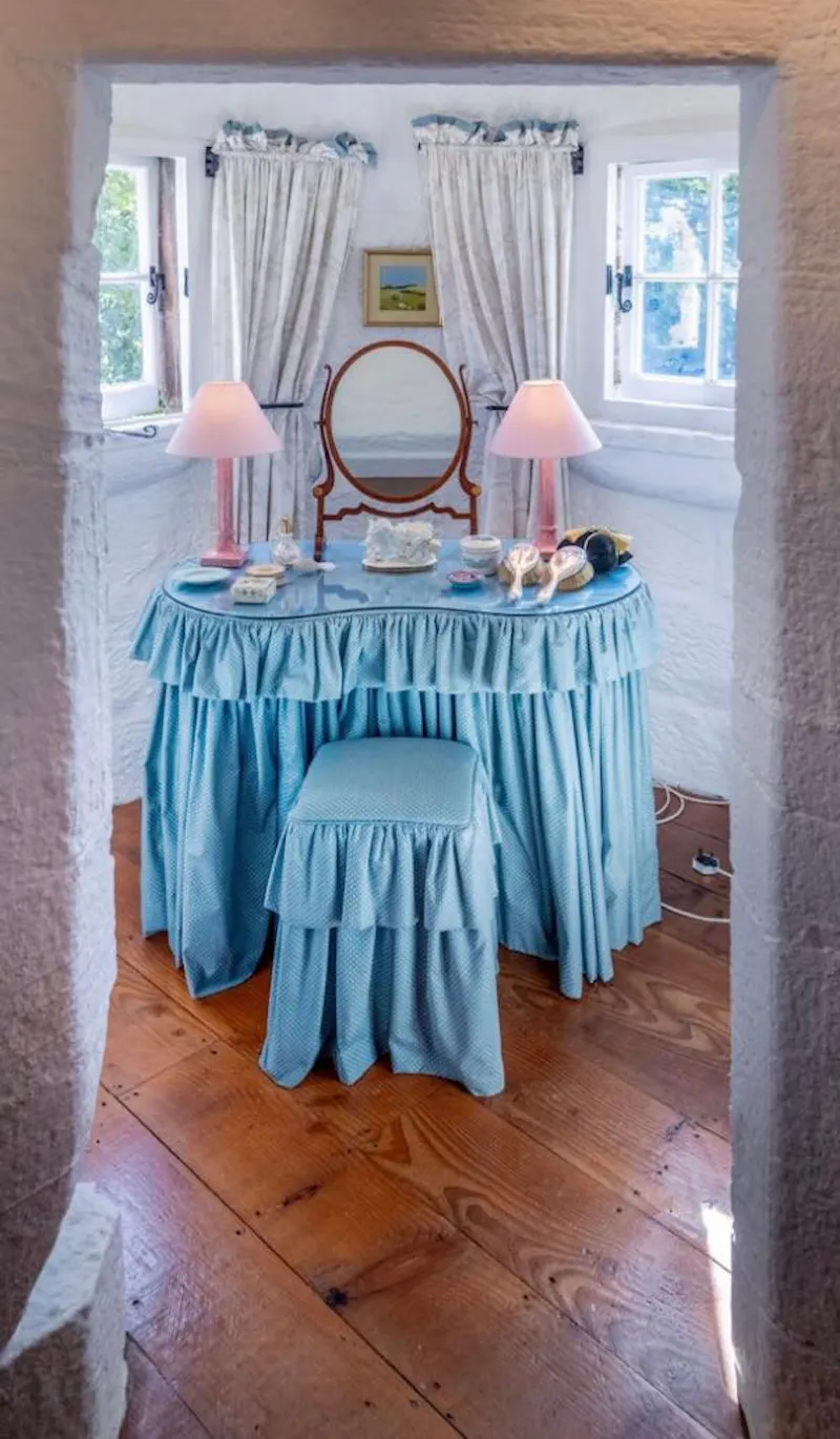 Dressing room at Lockerbie Castle, SC1 (photo 21)