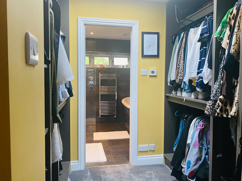 Changing rooms at Buckinghamshire Coach House, D2680 (photo 15)