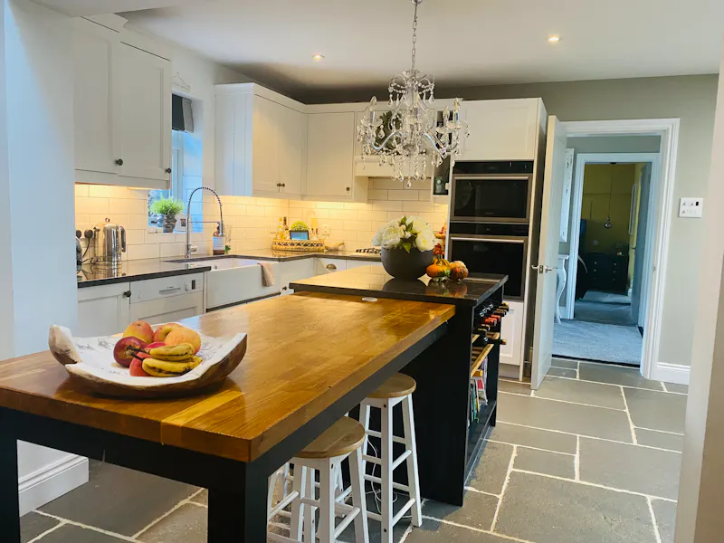 Kitchen at Buckinghamshire Coach House, D2680 (photo 8)
