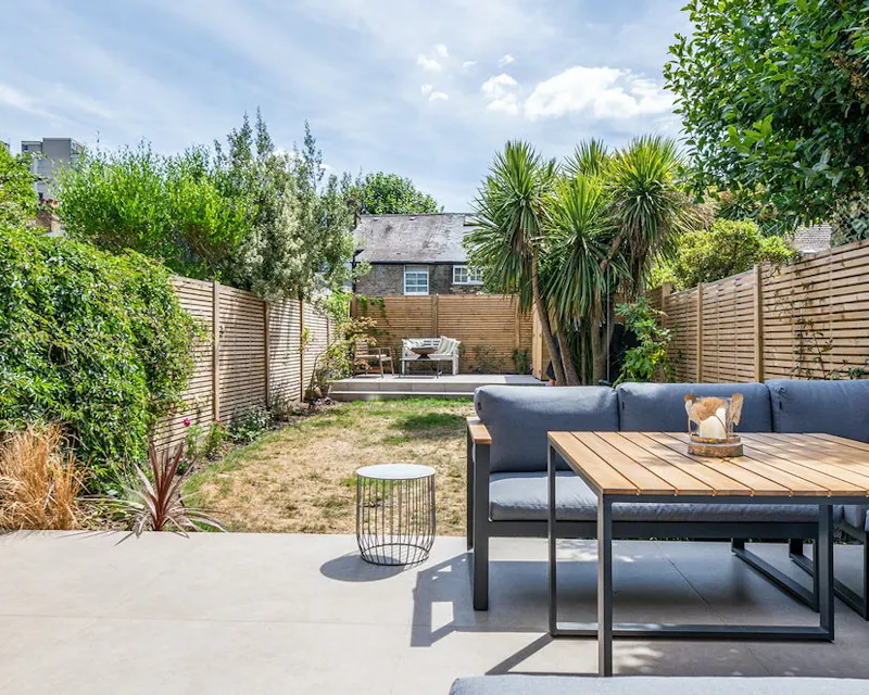 Garden at Contemporary Richmond house, D2688 (photo 34)