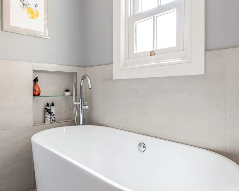 Bath - rolltop at Contemporary Richmond house, D2688 (photo 18)