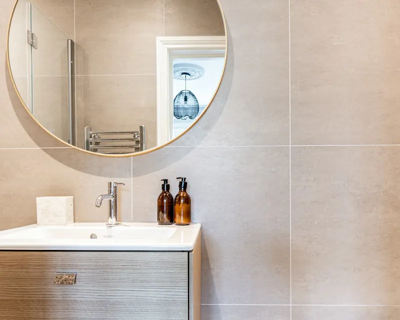 Bathroom at Contemporary Richmond house, D2688 (photo 22)