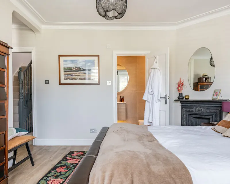 Bedroom at Contemporary Richmond house, D2688 (photo 19)