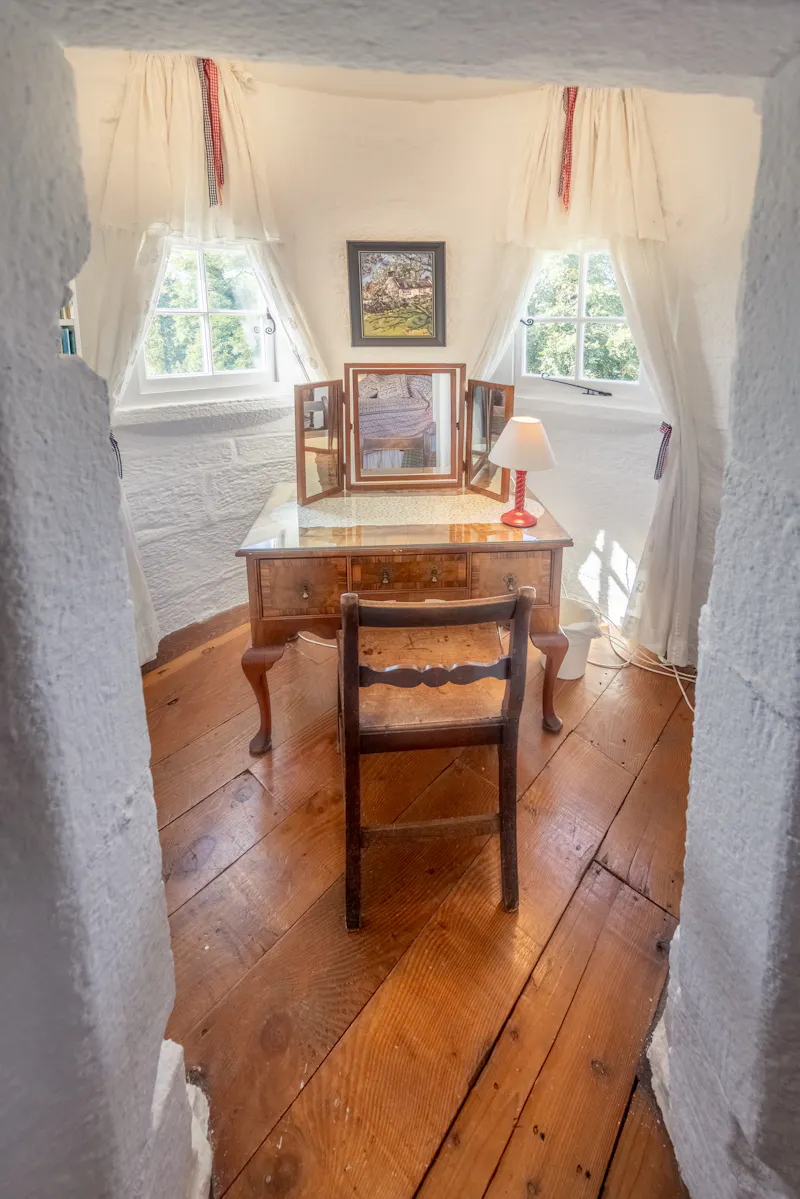 Dressing room at Lockerbie Castle, SC1 (photo 25)