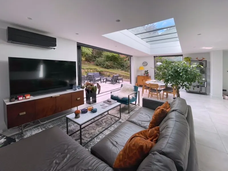 Living Room at Retro Oxshott Home, D2687 (photo 13)