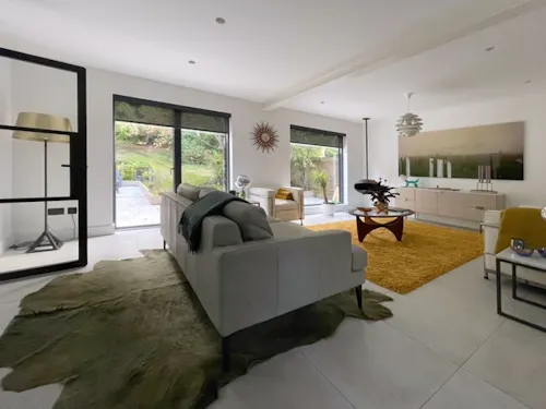 Retro Oxshott Home, D2687