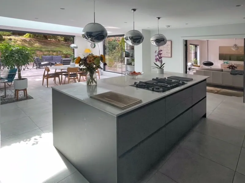 Open plan at Retro Oxshott Home, D2687 (photo 8)