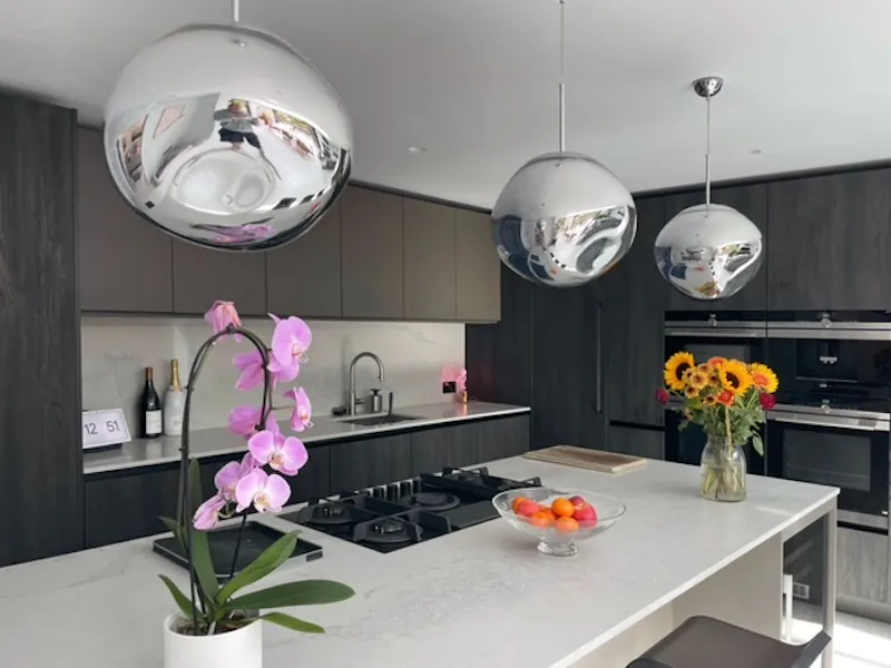 Kitchen at Retro Oxshott Home, D2687 (photo 6)