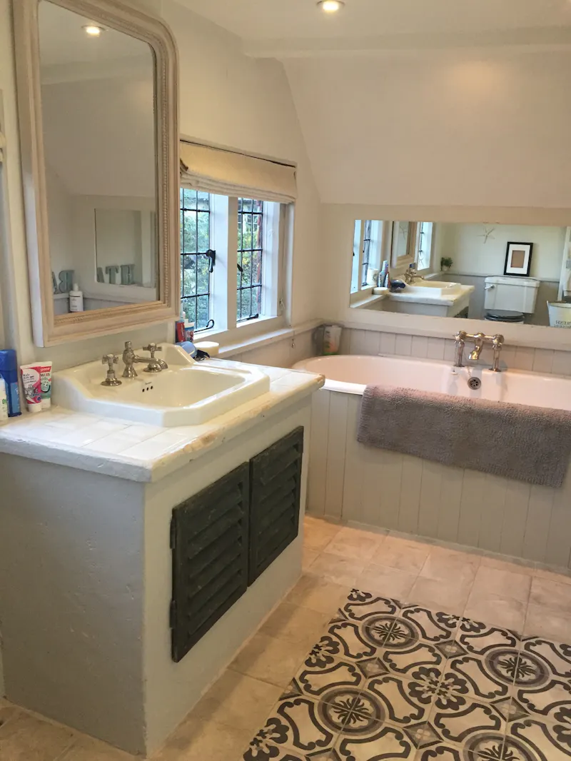 Bathroom at Alton Cottage, C933 (photo 31)