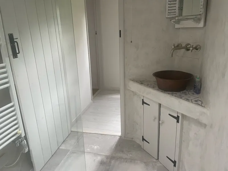 Bathroom at Alton Cottage, C933 (photo 25)