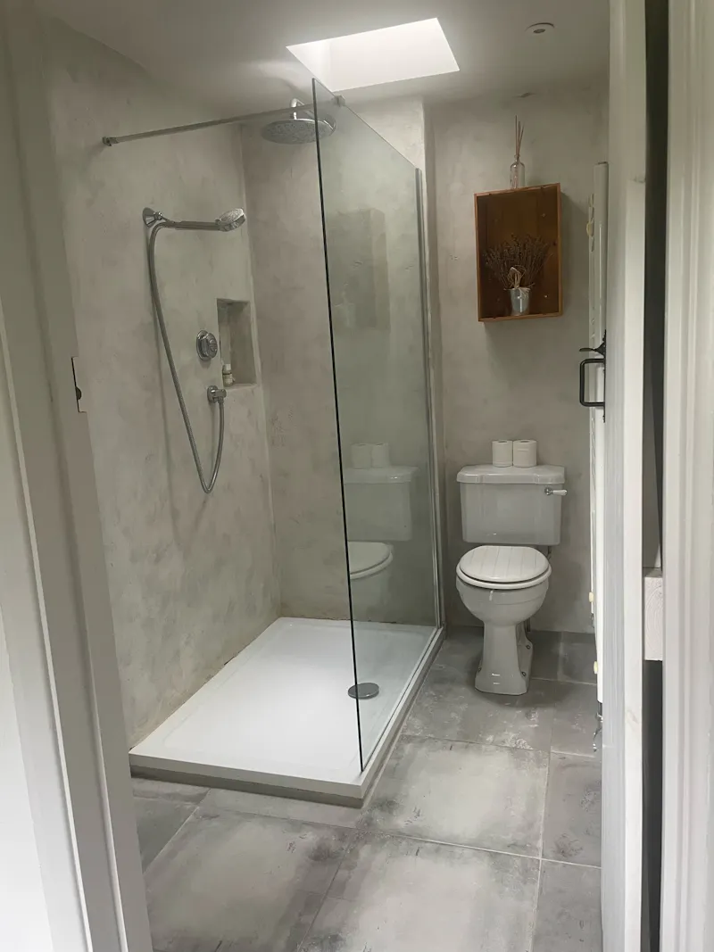 Bathroom at Alton Cottage, C933 (photo 28)