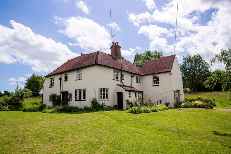 Front Exterior at Picturesque Kent farmhouse, L749 (photo 1)