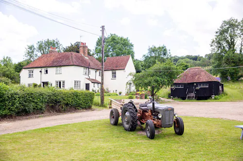 Picturesque Kent farmhouse, L749