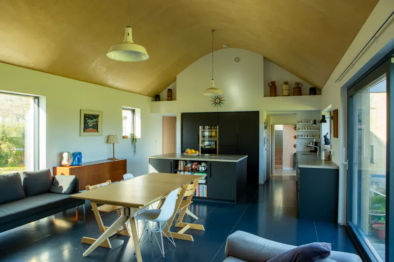 Dining room at Devon Home, D2685 (photo 5)
