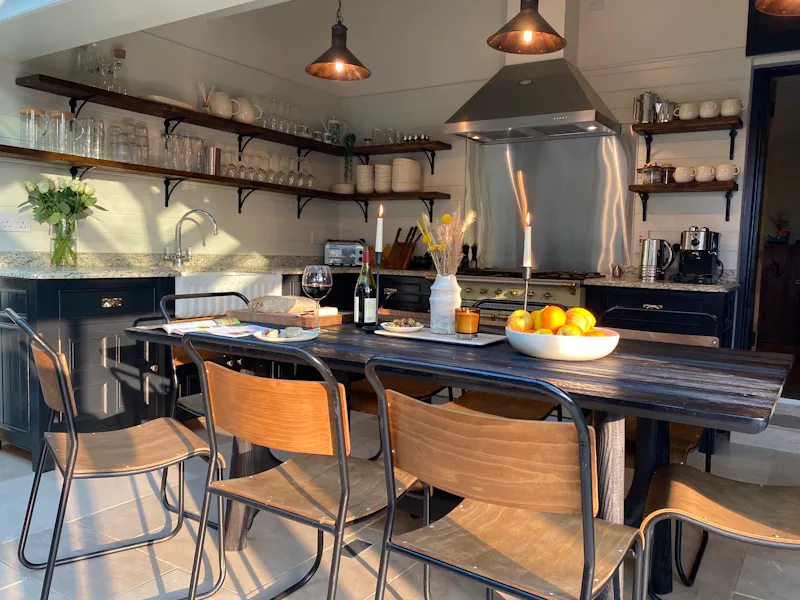Loft-style converted home, J226 (photo 8)