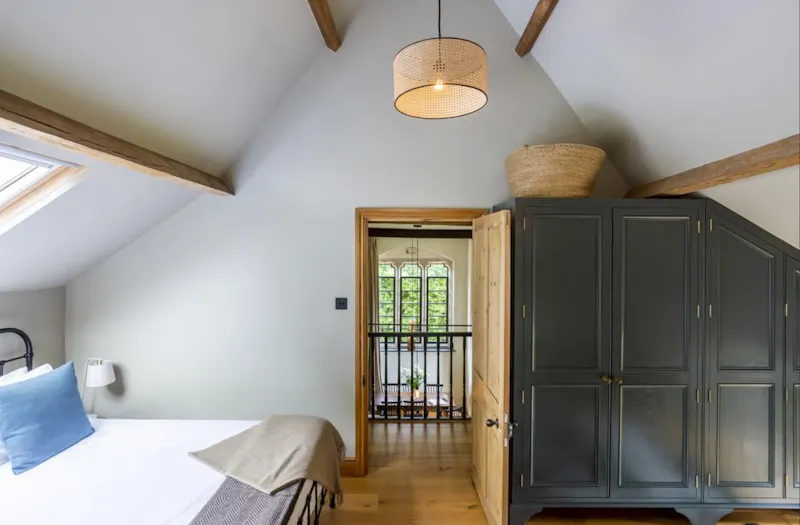 Loft-style converted home, J226 (photo 20)