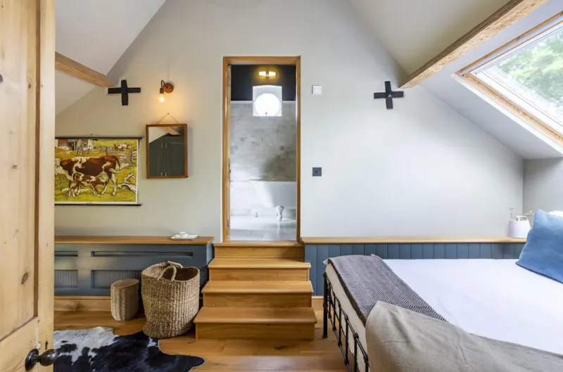 Loft-style converted home, J226 (photo 19)