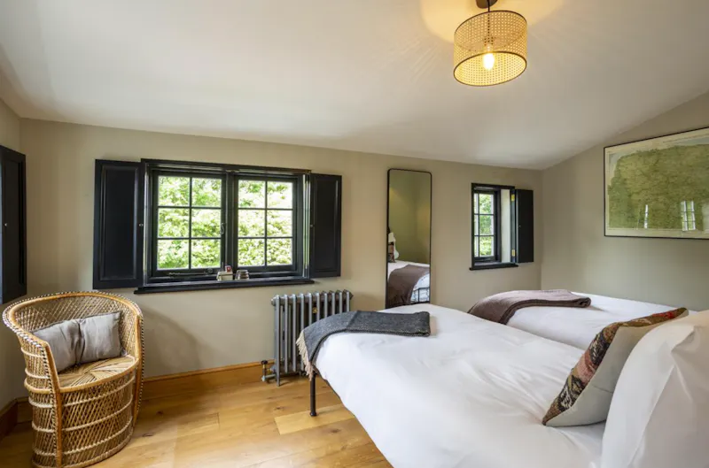 Loft-style converted home, J226 (photo 15)