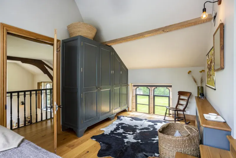 Loft-style converted home, J226 (photo 18)