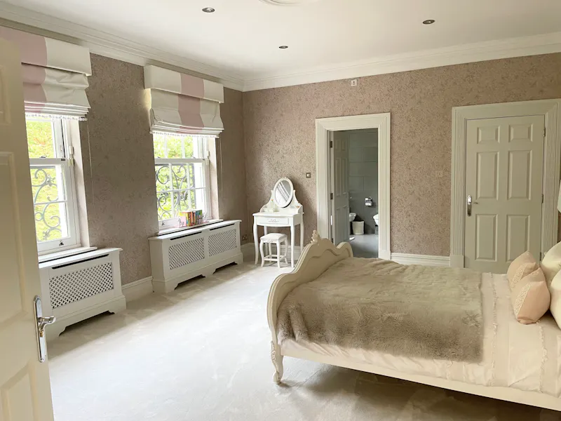 Bedroom at Luxury Weybridge house, D2694 (photo 21)