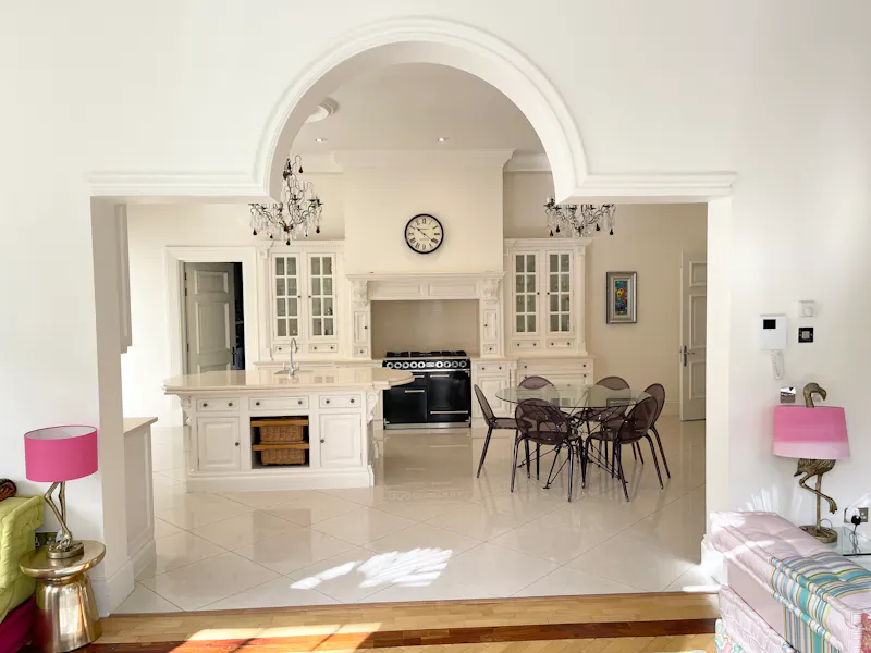 Luxury Weybridge house, D2694 (photo 5)