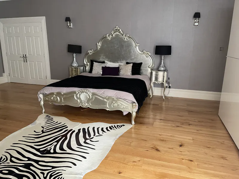 Bedroom at Luxury Weybridge house, D2694 (photo 25)