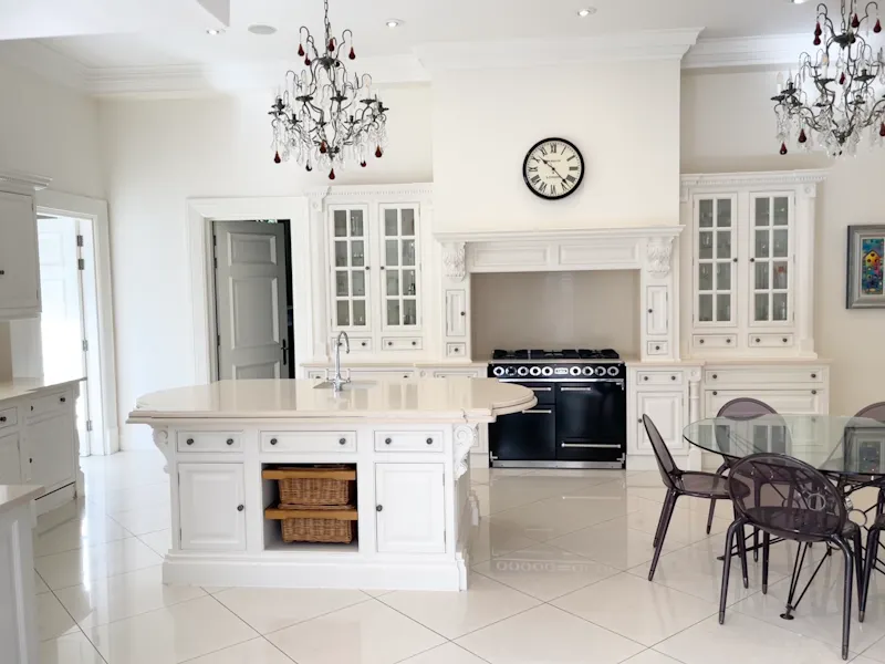 Kitchen at Luxury Weybridge house, D2694 (photo 6)