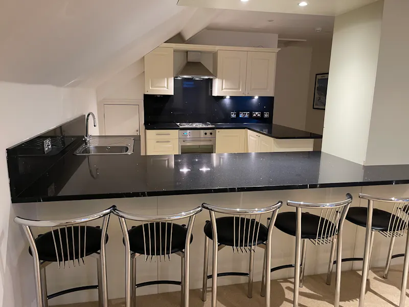 Kitchen at Luxury Weybridge house, D2694 (photo 14)