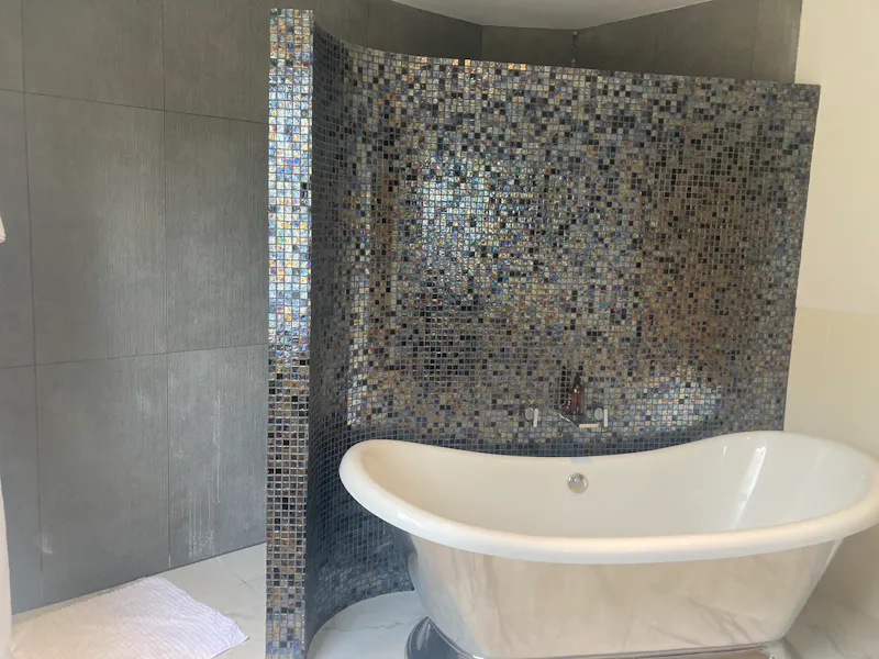 Bath - rolltop at Converted Holmwood barn, L750 (photo 22)