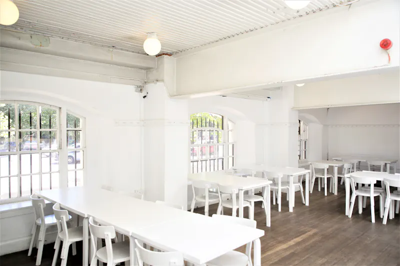Dining room at Spacious venue and theatre, P598 (photo 8)