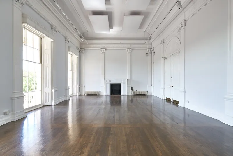 Spacious venue and theatre, P598 (photo 4)