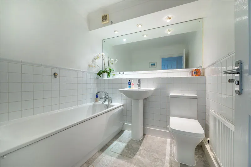 Bath at Isle of Dogs penthouse, F1231 (photo 16)