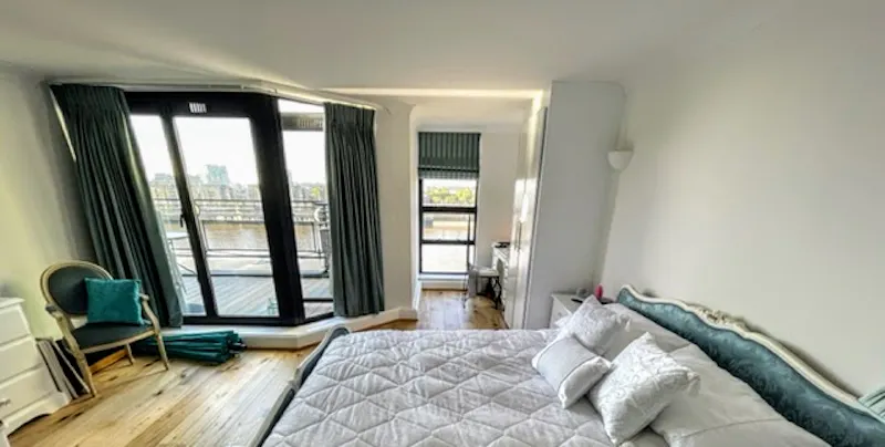 Bedroom at Isle of Dogs penthouse, F1231 (photo 15)