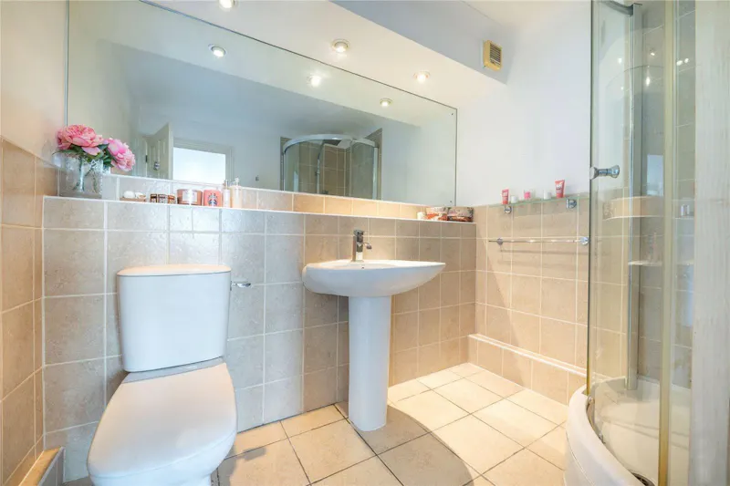 Bathroom at Isle of Dogs penthouse, F1231 (photo 14)