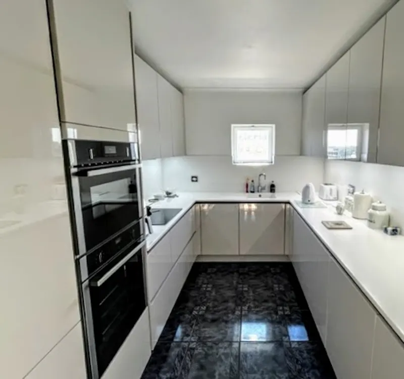 Kitchen at Isle of Dogs penthouse, F1231 (photo 5)