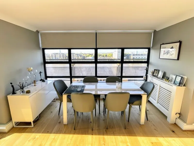 Dining room at Isle of Dogs penthouse, F1231 (photo 9)