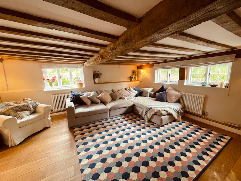Beams at Picturesque Kent farmhouse, L749 (photo 13)
