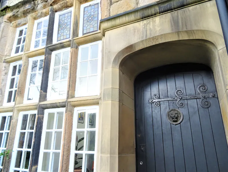 Todmorden Gothic House, H1021 (photo 2)