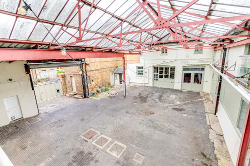 Brentford Converted Factory, N536