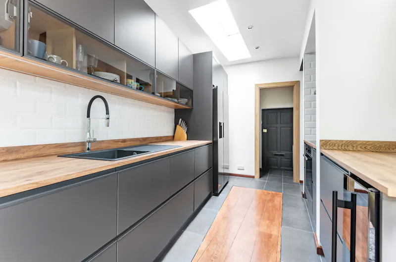 Modern Woodside Park home, D2689 (photo 3)