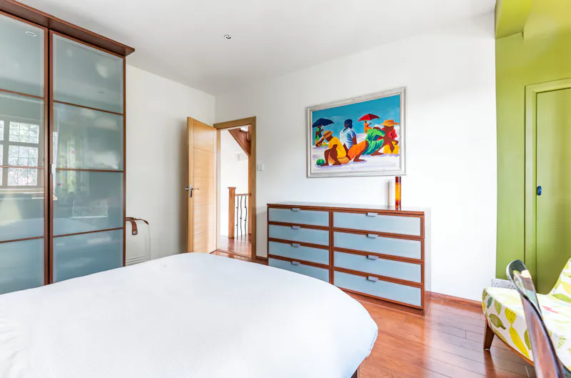Modern Woodside Park home, D2689 (photo 12)