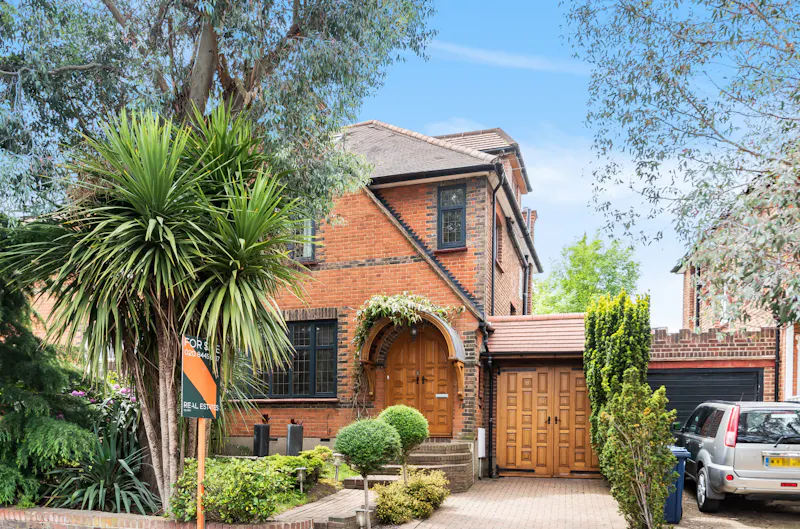 Modern Woodside Park home, D2689 (photo 1)
