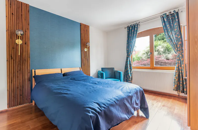 Modern Woodside Park home, D2689 (photo 18)