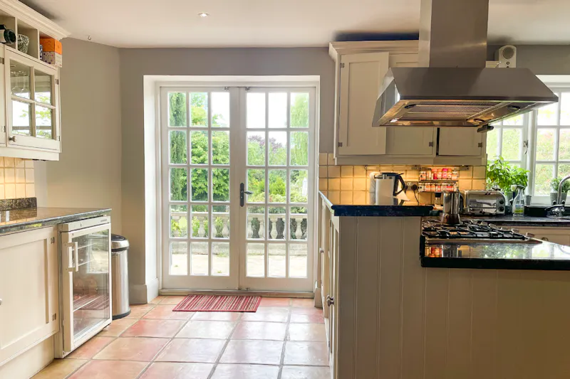 French doors at Roehampton modern mansion, D2382 (photo 12)