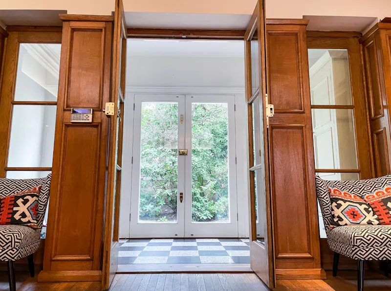 Roehampton modern mansion, D2382 (photo 3)